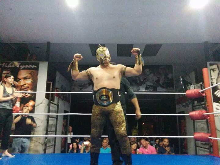 File:Escualo CMLL Costa Rica Champ.jpg