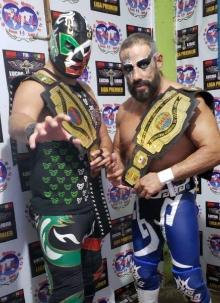 File:Rey Wagner y hdd Wagner jr Guatemala tag team.jpg