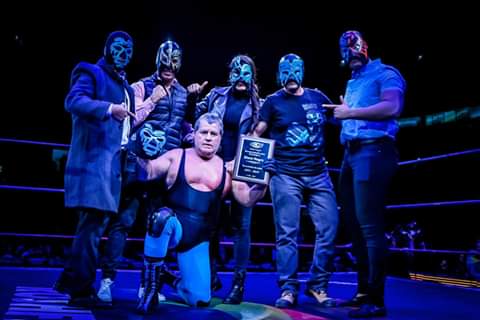 File:Manos negras.jpg