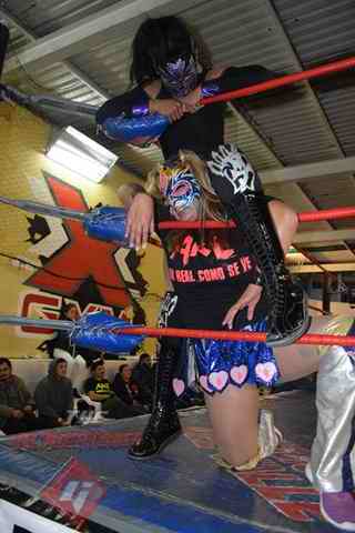 File:Miss Tiger vs Amazona.jpg