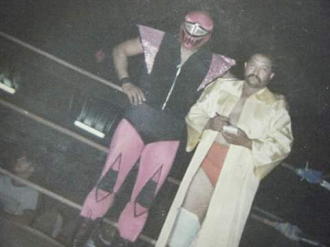 File:Caballero 2000 padre gallo.jpg