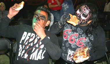 File:COMIENDO PAN.jpg