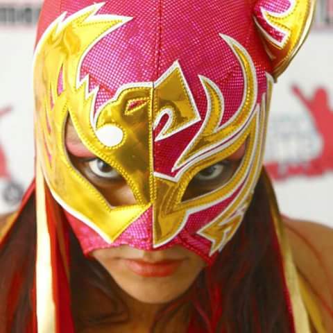 File:Karisma half and half.jpg