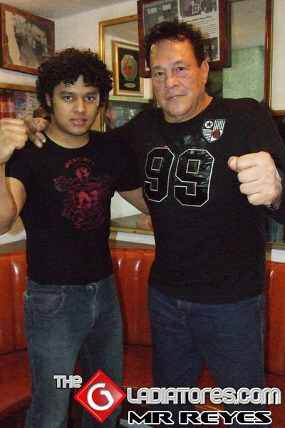 File:Leon y cachorro vera.jpg