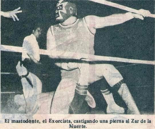 File:Exorcista vs Zar de la Muerte.jpg