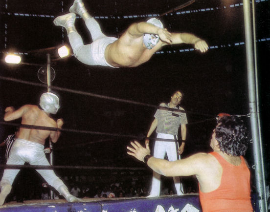 File:Superastro topecongiro.jpg