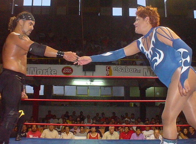 File:Hator saluda a pimpinela.jpg