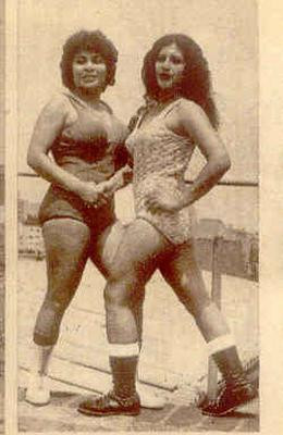 File:Lupita lara y chela salazar.jpg