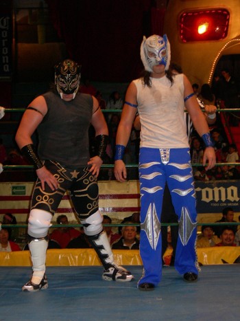 File:Pumaking kidtiger.jpg