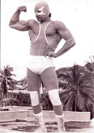 File:4 LIZMARNo1.jpg