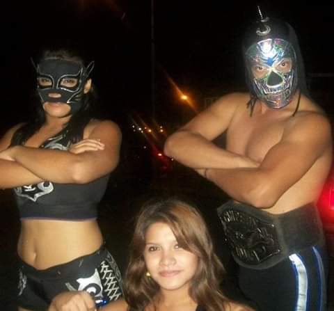 File:Pumas ultratumba.jpg