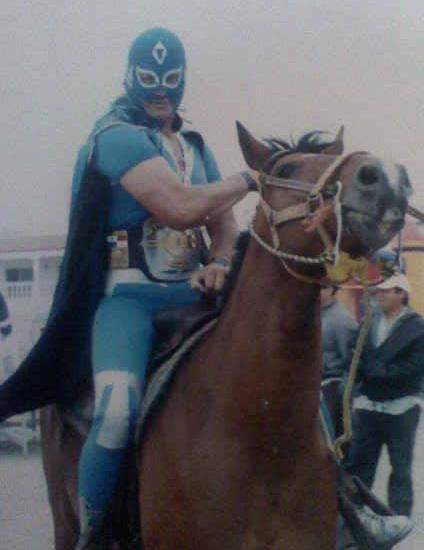 File:El tapatío riding.jpg