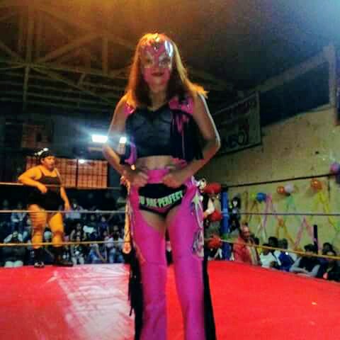 File:Vaquera debut.jpg