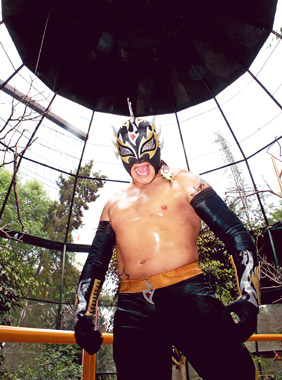 File:Fénix (AAA) 2011.jpg