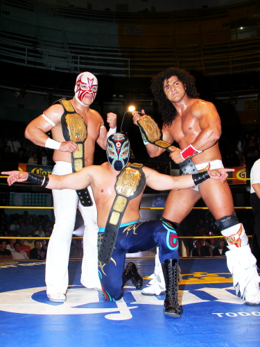 File:Mextrios mascaratitanrush.jpg