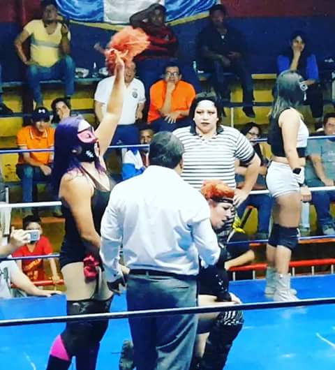 File:Hija del Zombie wins hair.jpg