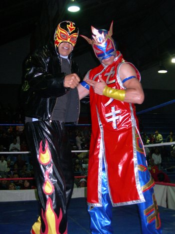 File:Flecha de fuego and senky.jpg