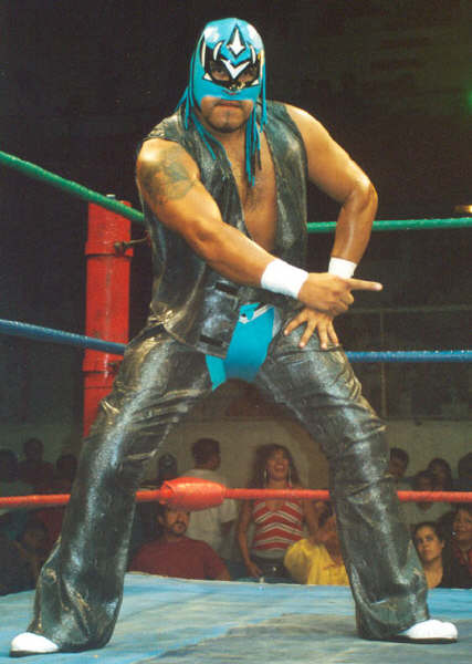 File:Sheriff posando.jpg