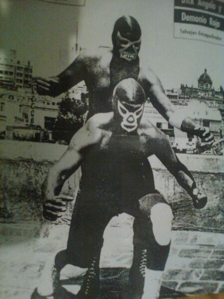 File:DEMONIO ROJO 1957.jpg