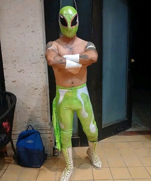 File:Spacelaredo.jpg