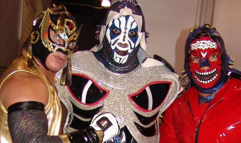 File:Familia-real-volador-jr-park.jpg